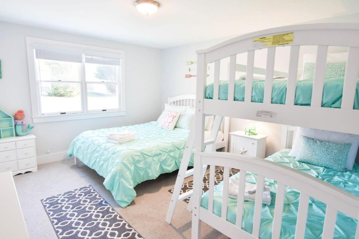 Wrap-Around Porch Mins To Beach Chatham Bagian luar foto