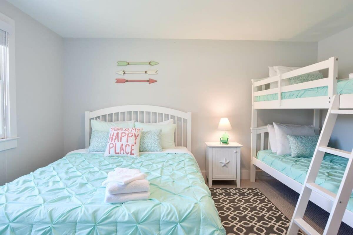 Wrap-Around Porch Mins To Beach Chatham Bagian luar foto