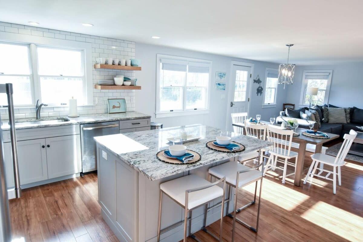 Wrap-Around Porch Mins To Beach Chatham Bagian luar foto